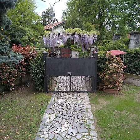 Casa Orisca Villa Lesa Bagian luar foto