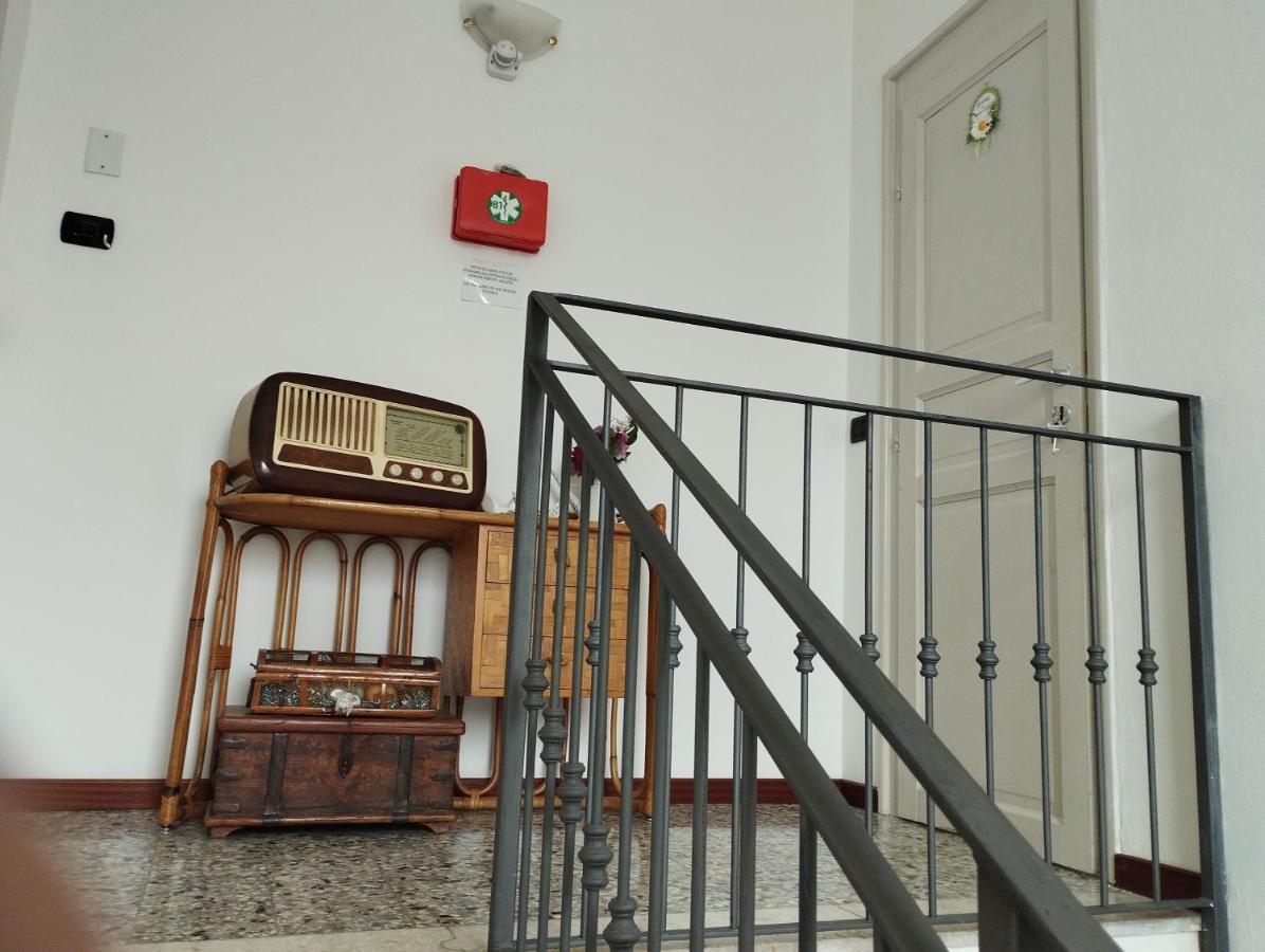 Casa Orisca Villa Lesa Bagian luar foto
