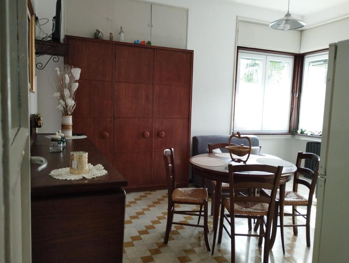 Casa Orisca Villa Lesa Bagian luar foto