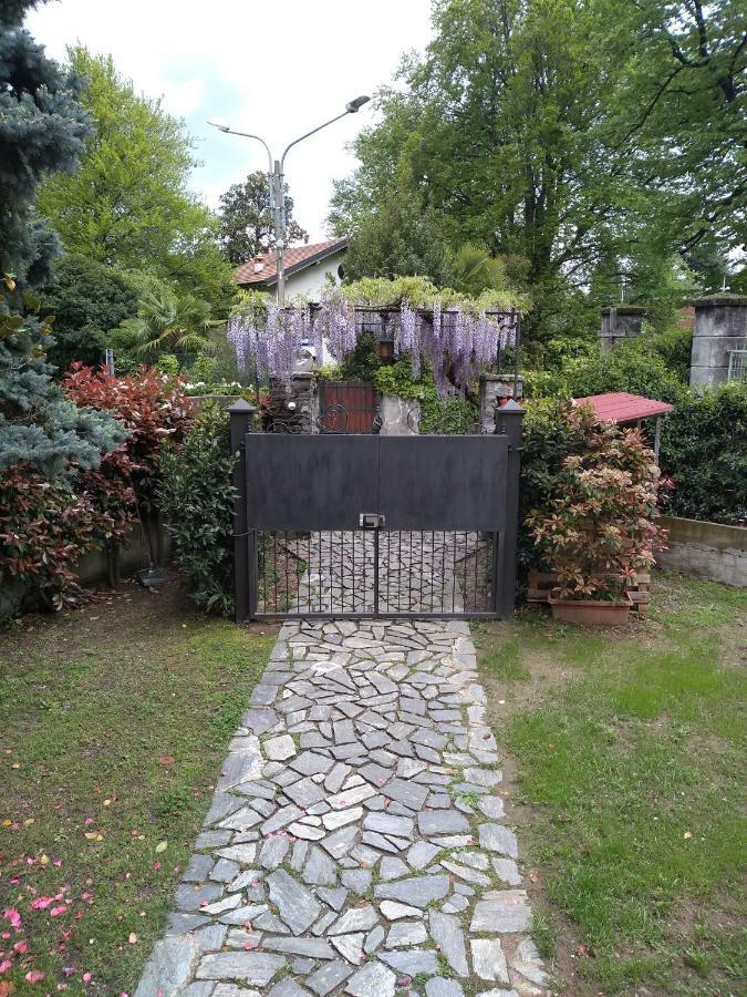 Casa Orisca Villa Lesa Bagian luar foto